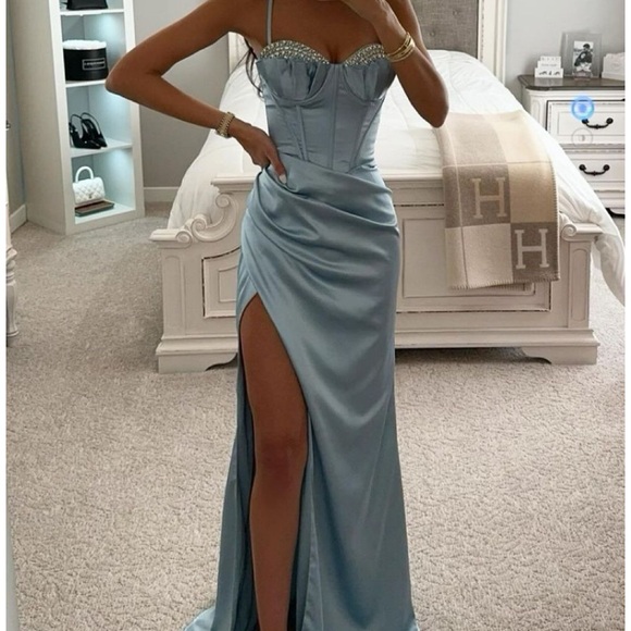 Wore one time for a wedding - Picture 1 of 1